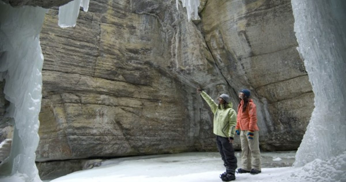 Maligne-Canyon-Ice-Walk.jpg?v=