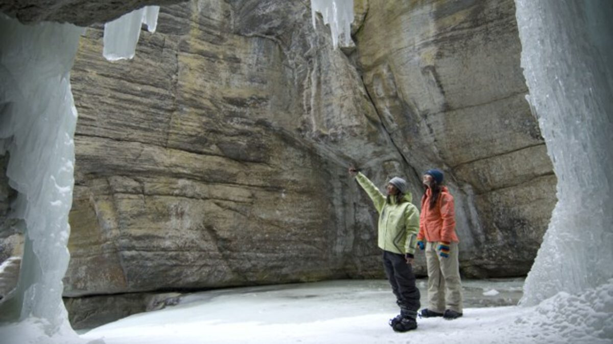 Maligne-Canyon-Ice-Walk