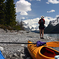 Kayak-Maligne-Shore
