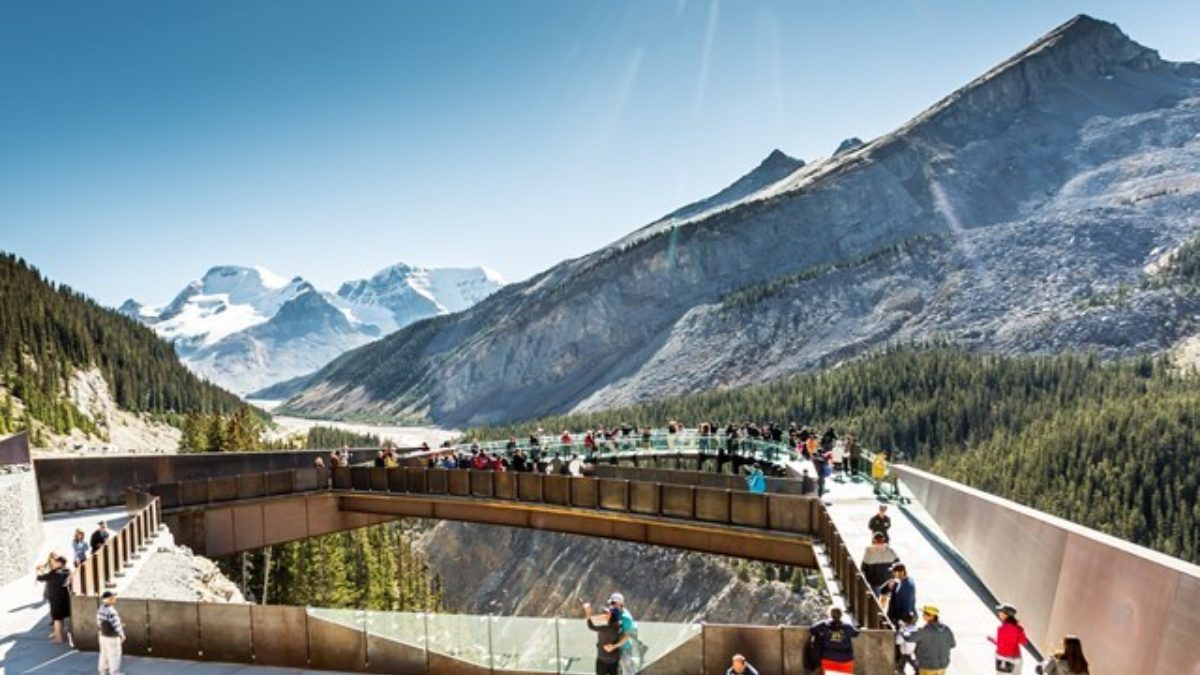 Columbia icefields discovery centre L 4
