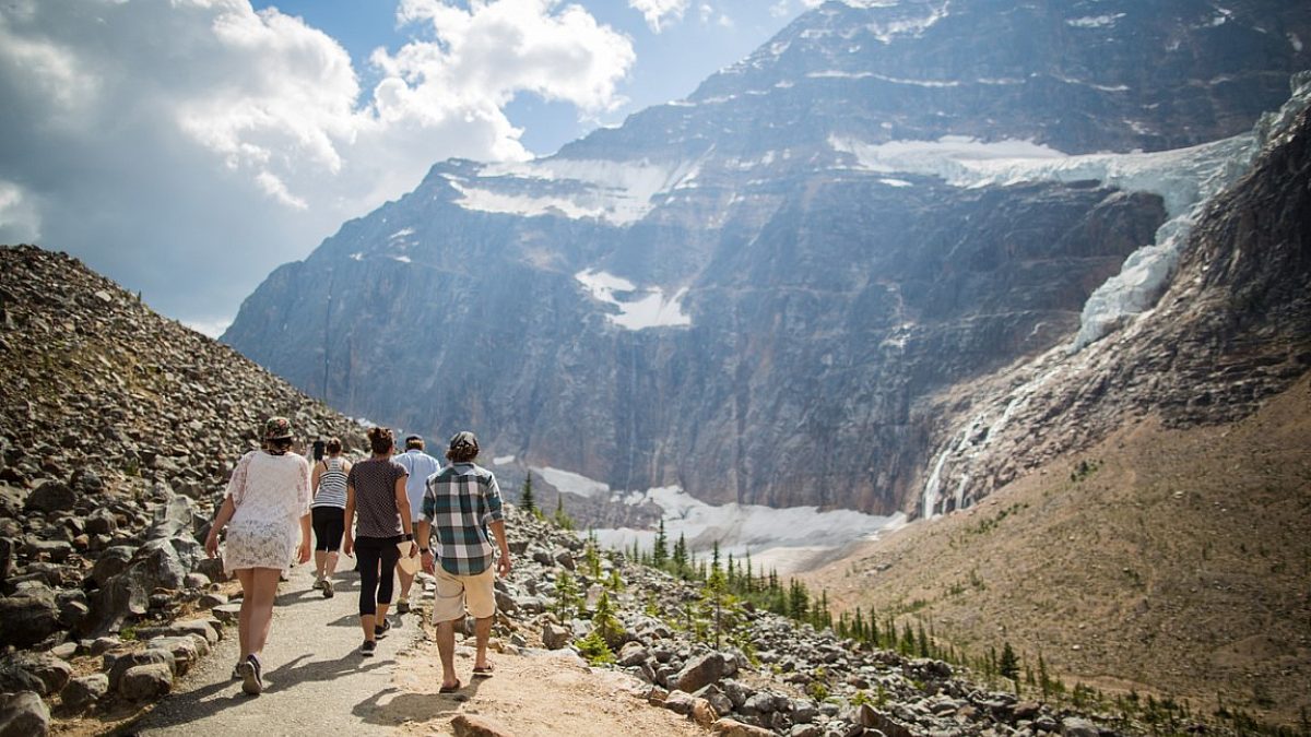 Parks Canada Group Hiking Mt Edith Cavell Ryan Bray CR 2 Medium