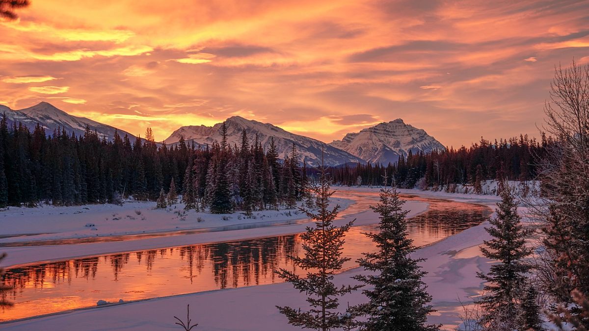 Icefield Parkway sunrise large 1