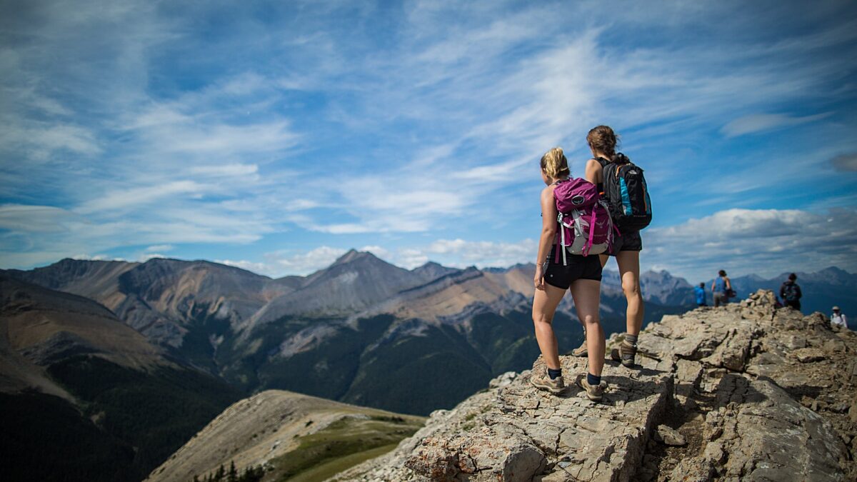 Parks Canada Enjoyingthe Viewat Sulphur Skyline Ben Morin CR large