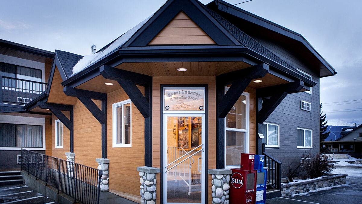 Guest Laundry & Vending Area