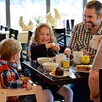 Family-Breakfast