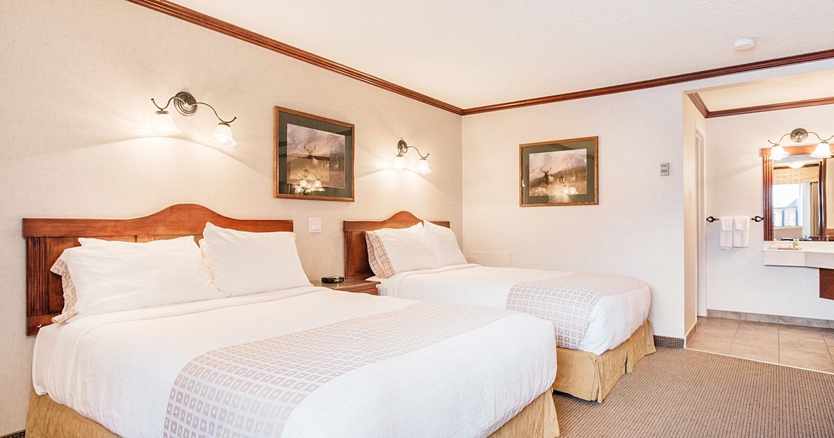 Standard Room 2 Queen Beds Mount Robson Inn